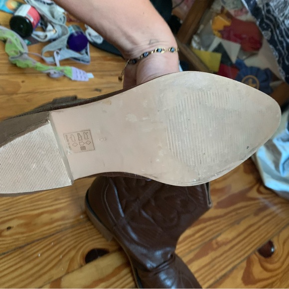 Urban Outfitters Cowboy Boot - Picture 4 of 4